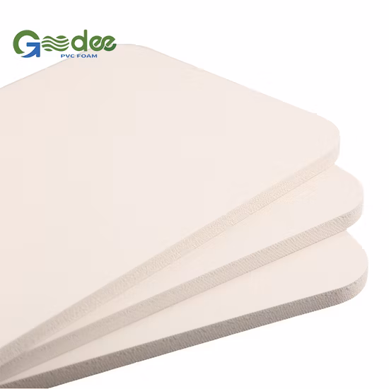 Panneau de mousse de PVC blanc neige Panneau de PVC Celuka Panneau d'armoires de cuisine Panneau de mousse de PVC Toilettes